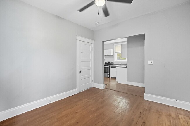 Building Photo - Emming Duplex