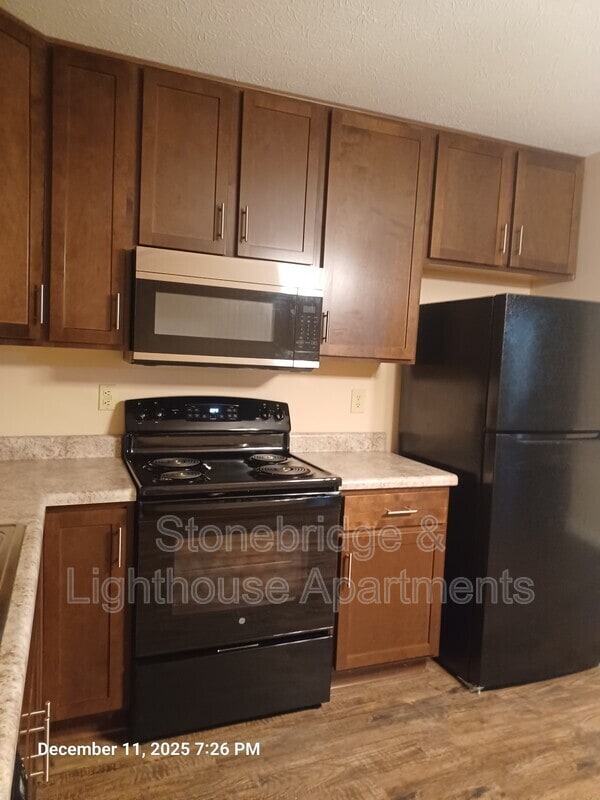 Building Photo - 4808 Clover Park Dr