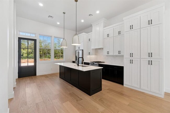 Building Photo - 18821 Selah Wy