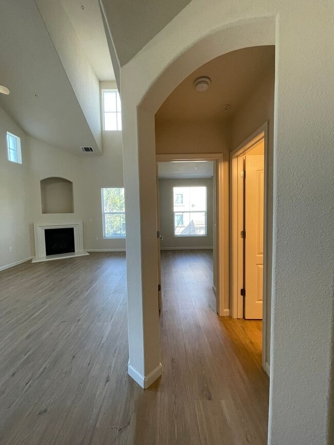 Building Photo - Vessona: Desirable Gated Community: 2bdrm 2bath with Loft!