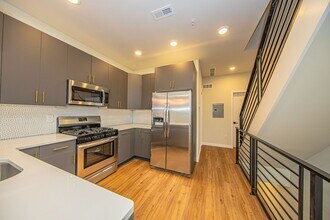 Building Photo - 2402 W Jefferson St