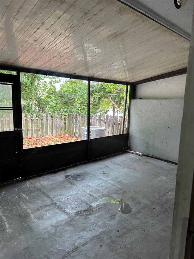 Building Photo - 1211 Sandpiper Blvd