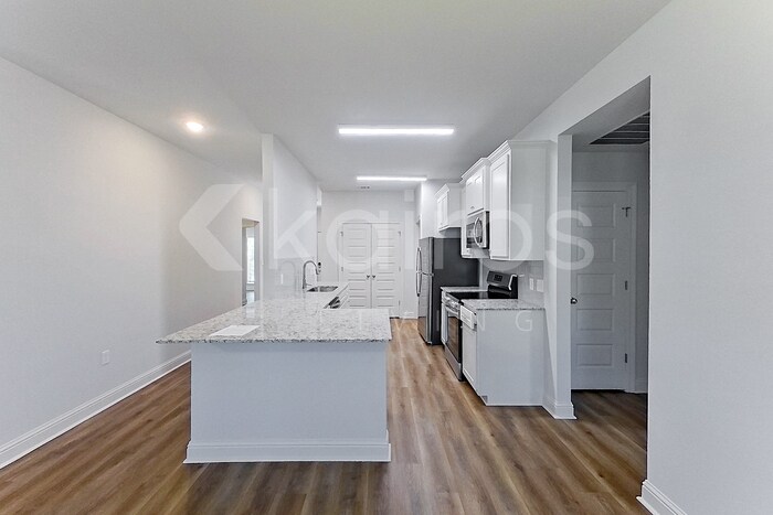 Building Photo - 8041 Hendrick Dr