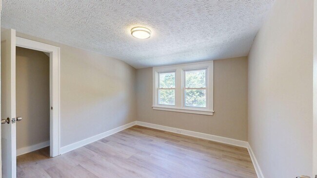 Building Photo - 4528 Rainbow Rd