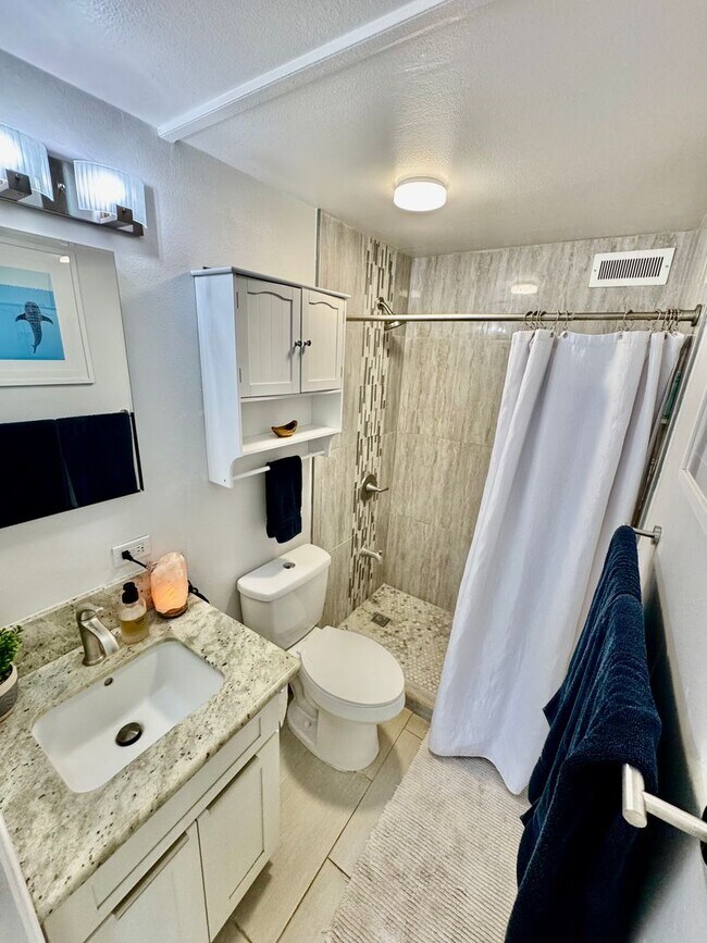 Building Photo - Available Now | Fully Furnished 1 Bedroom,...