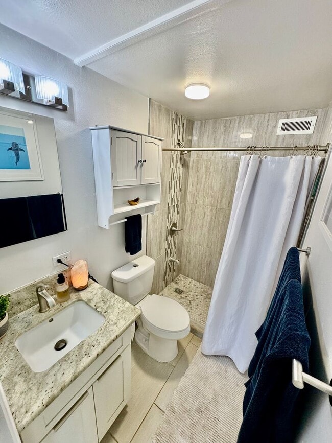 Building Photo - TAvailable Now | Partially  Furnished 1 Be...