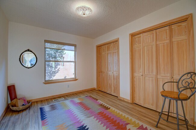 Building Photo - Executive 4 bedroom NE Heights home