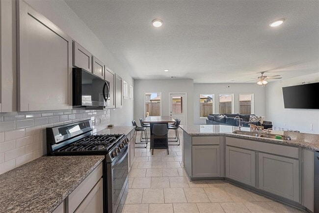 Building Photo - 10511 Kings River Dr