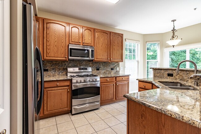 Building Photo - 810 Spencer Ln