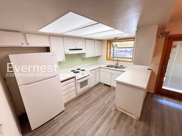 Building Photo - 1183 Milky Way