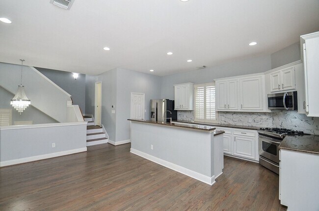 Building Photo - 1016 Studer St