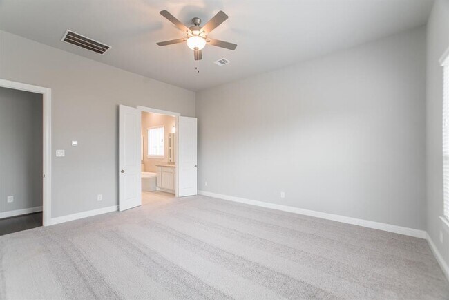 Building Photo - 2344 Goldenglade Dr