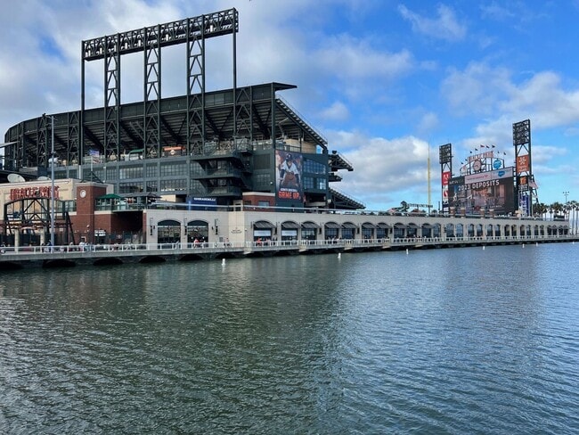Building Photo - Stylish 1BR Condo in Prime Mission Bay Loc...