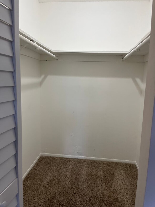 Building Photo - Nice 2 Bed 1 Bath, Unit Located in Quiet S...