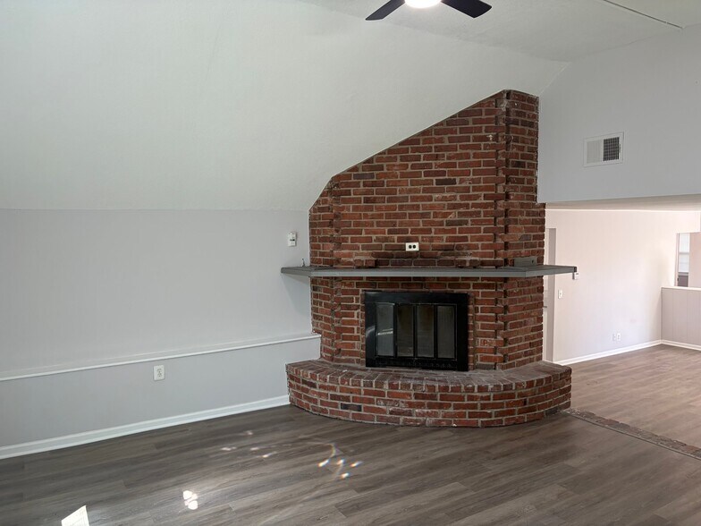 Building Photo - 7838 James A Reed Rd