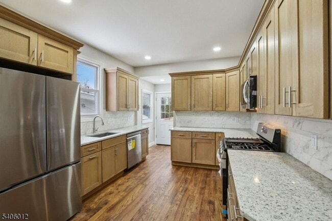 Building Photo - 99 Lincoln St