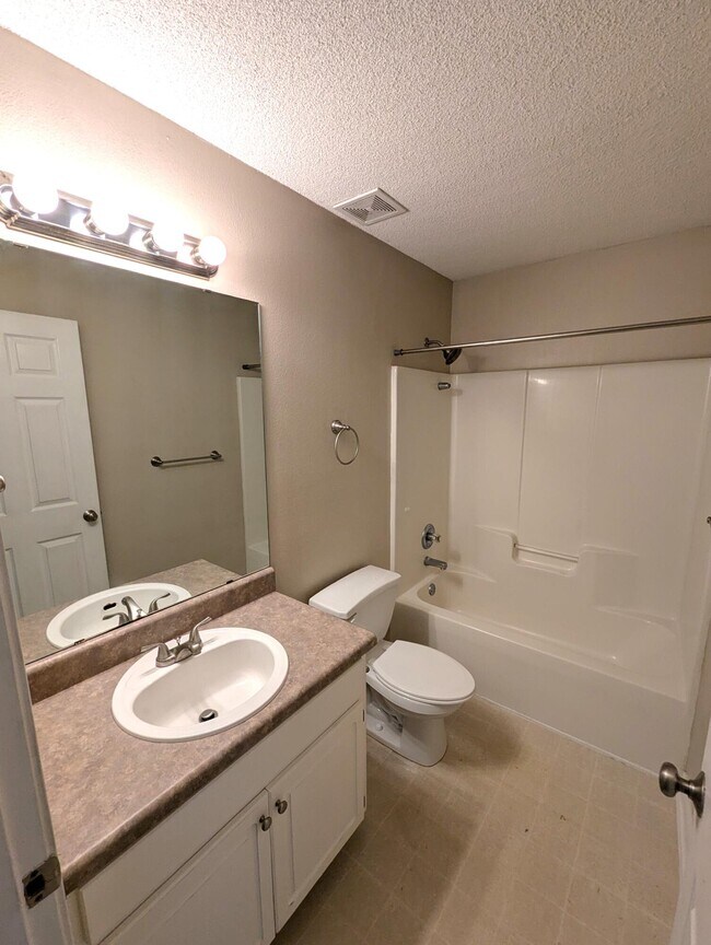 Building Photo - 9451 Pine Lily Ct