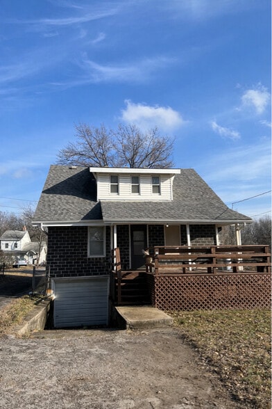 Building Photo - 8512 Woodland Ave