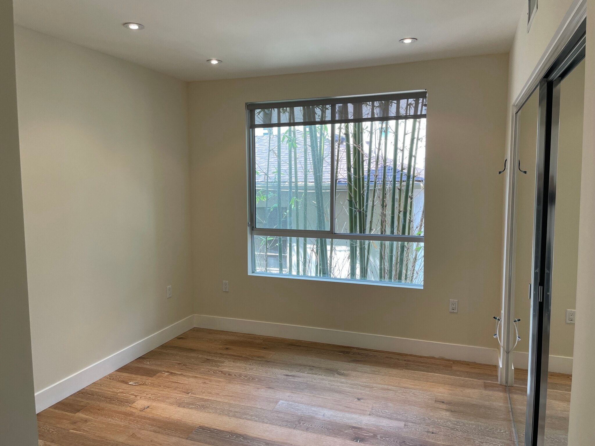 Building Photo - 1666 Greenfield Ave