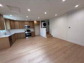 Building Photo - 10157 Swinton Ave