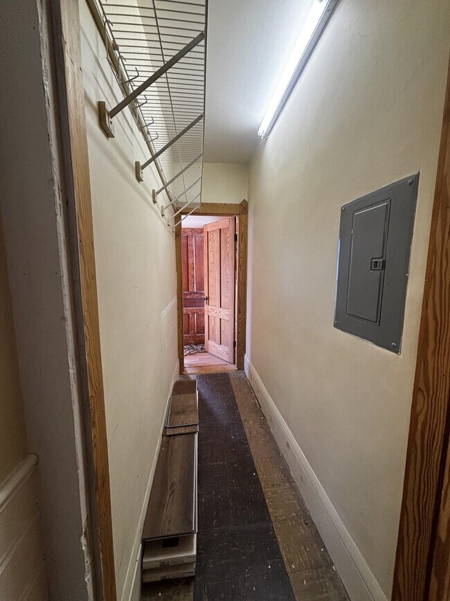 Building Photo - 30 Messer St