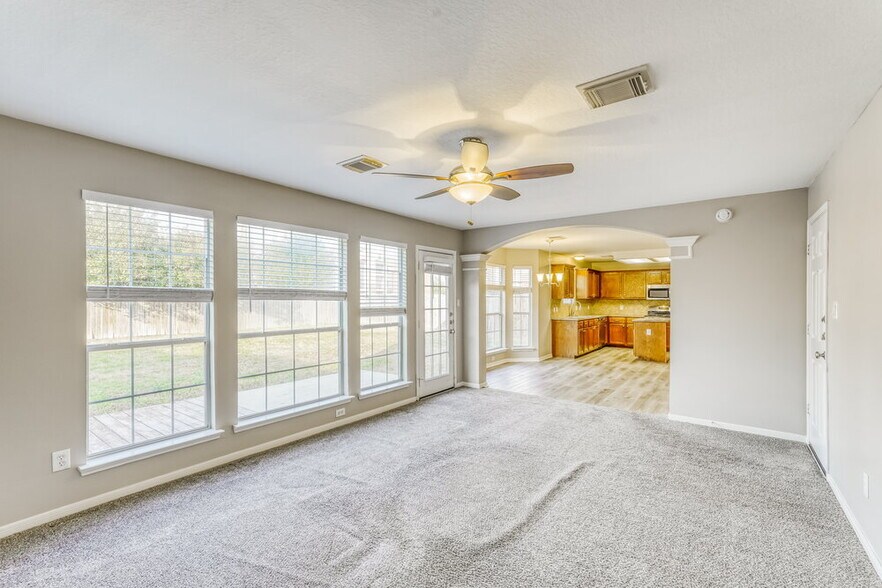 Building Photo - 519 Holly Crest Dr