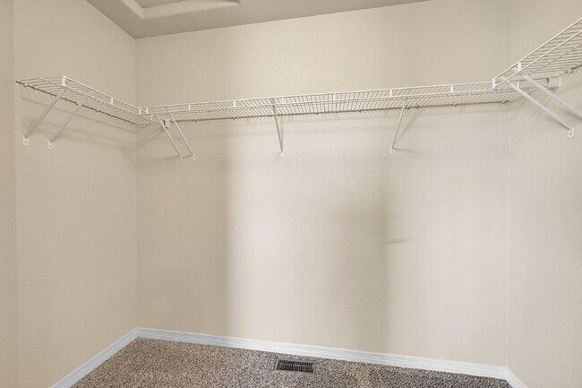 Building Photo - $2,145.00, 4-bed, 2.5-bath located in Colo...