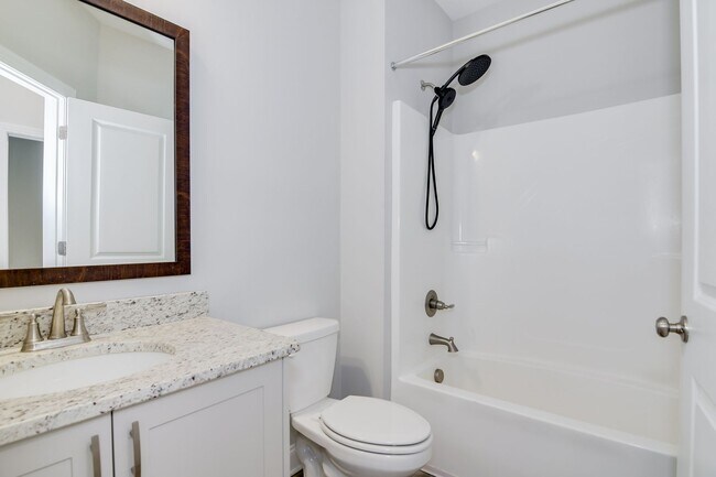 Building Photo - 3 Bedroom 2 Bathroom Ranch