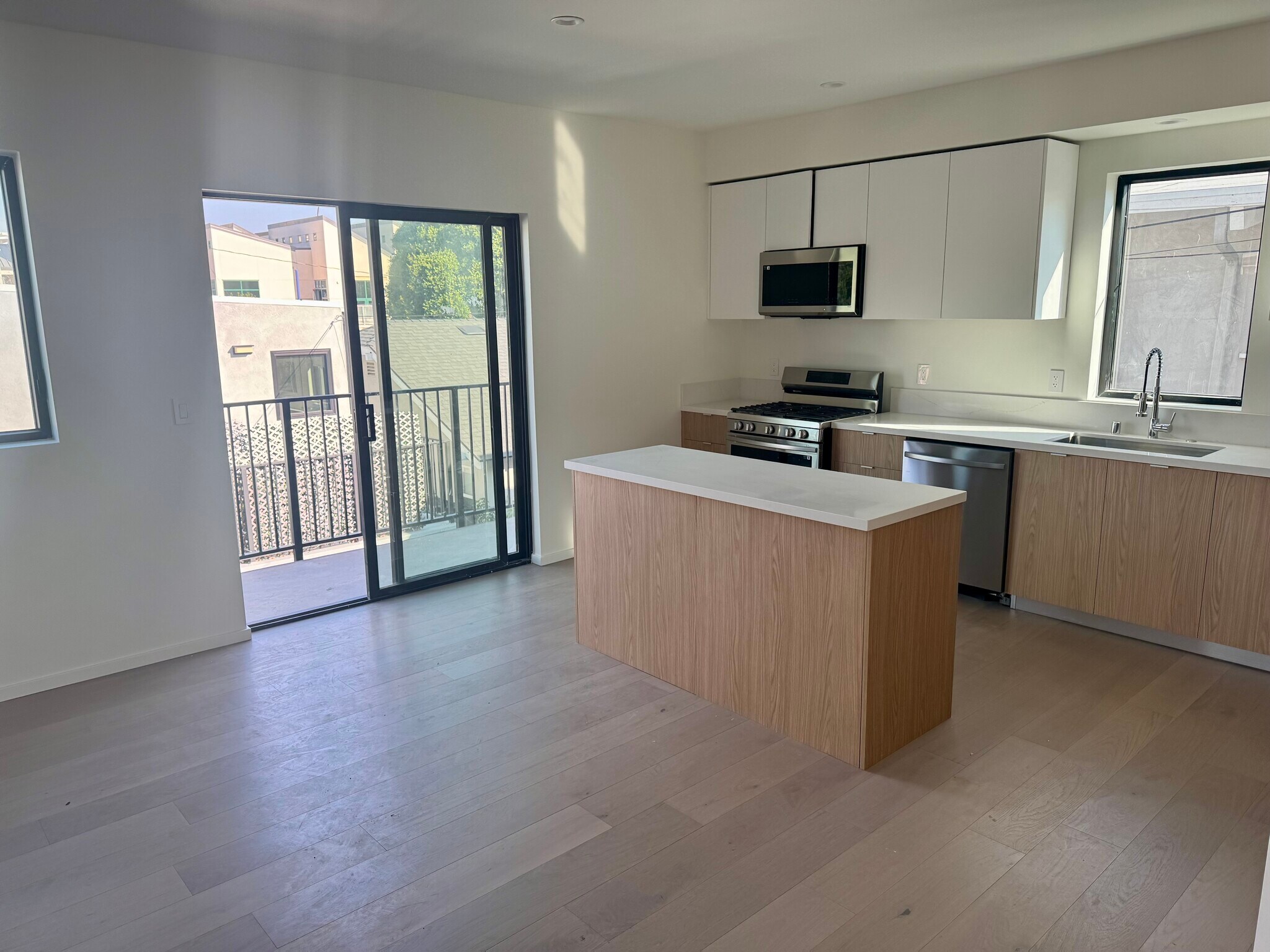 Building Photo - 2520 5th St