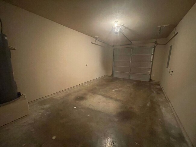 Building Photo - 3/2.5 Townhome w/ STUNNING Open Floor Plan~ Stainless Steel Appliances*Custom Granite Counter top...