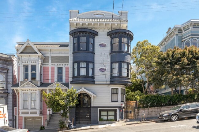 Building Photo - 439 Oak St