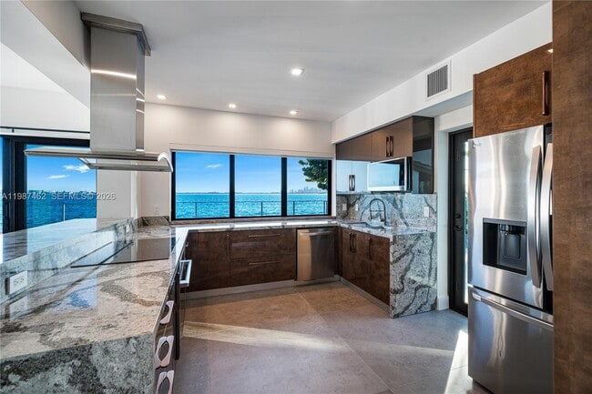 Building Photo - 1351 Bay Terrace