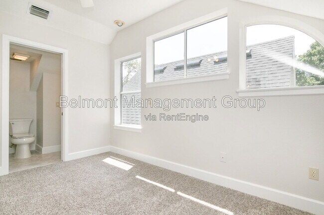 Building Photo - 933 Lake Elsie Dr