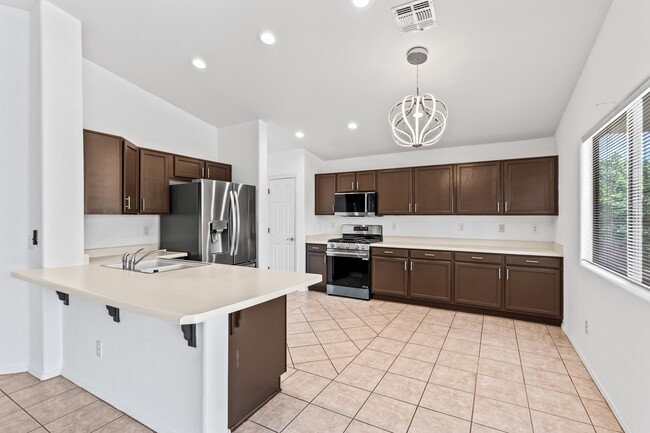 Building Photo - 8838 E La Palma Dr