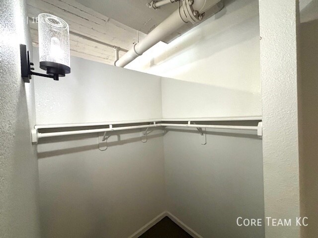 Building Photo - 320 W 7th St