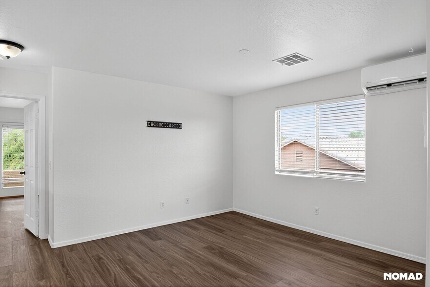 Building Photo - 7118 N 77th Dr