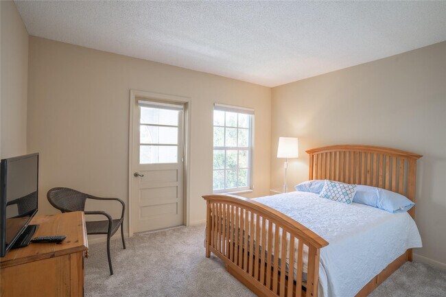 Building Photo - 250 NE 20th St