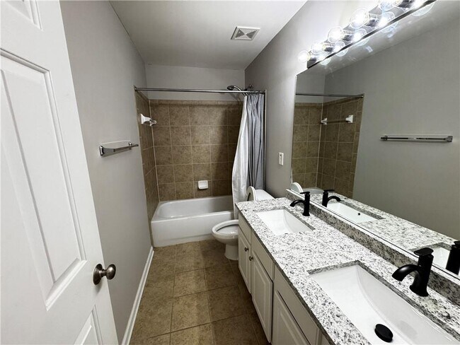 Building Photo - 2530 Vistoria Dr