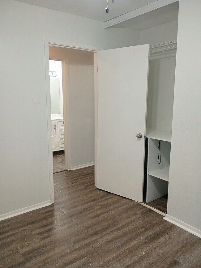 Building Photo - 9742 Hidden Rock