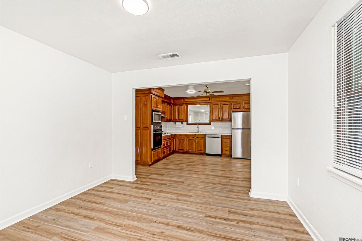 Building Photo - 11444 St Lawrence Dr