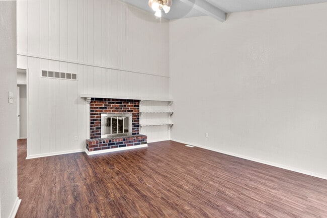 Building Photo - 529 NW Valleybrook Rd