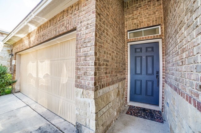 Building Photo - Beautiful 3 Bedroom in Republic Oaks Community