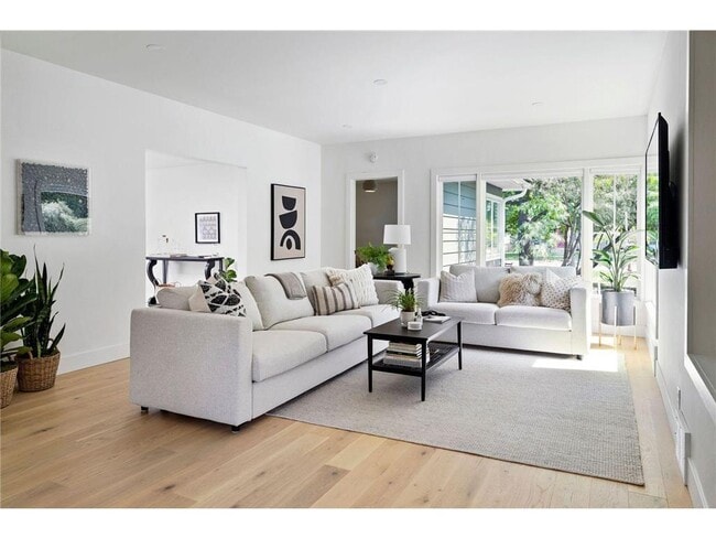 Building Photo - 3810 W 46th St