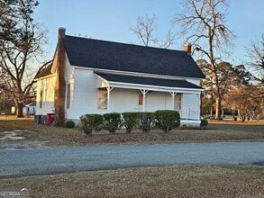 Building Photo - 1325 3rd St