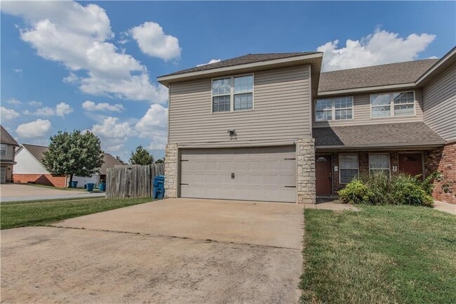 Primary Photo - 3206 SW Deerfield Blvd