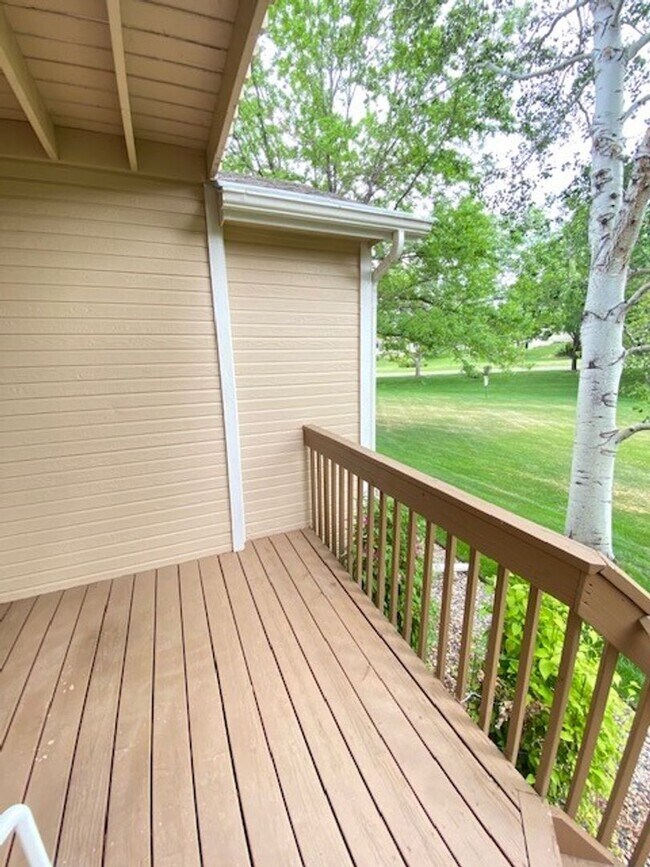 Building Photo - Large 3 Bedroom, 2.5 Bath Townhome with 2 car attached garage in Northwest Loveland, CO