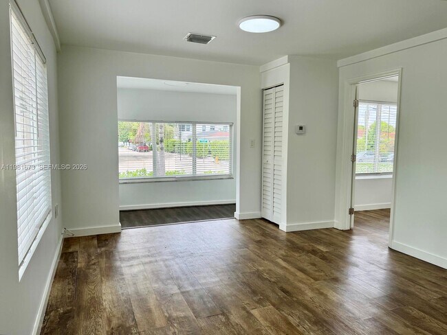 Building Photo - 929 SW 12th Ave