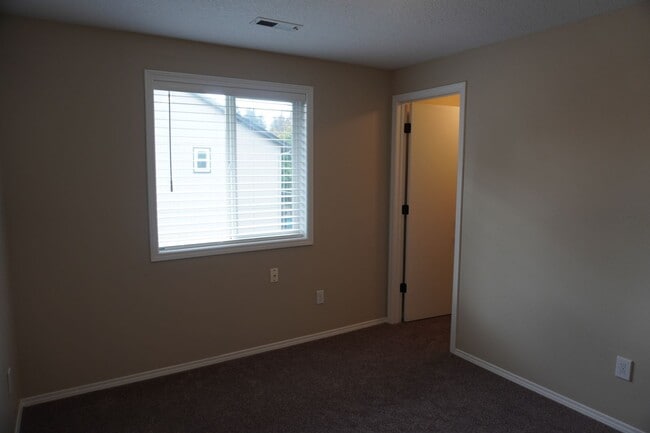 Building Photo - 16409 NE 31st St