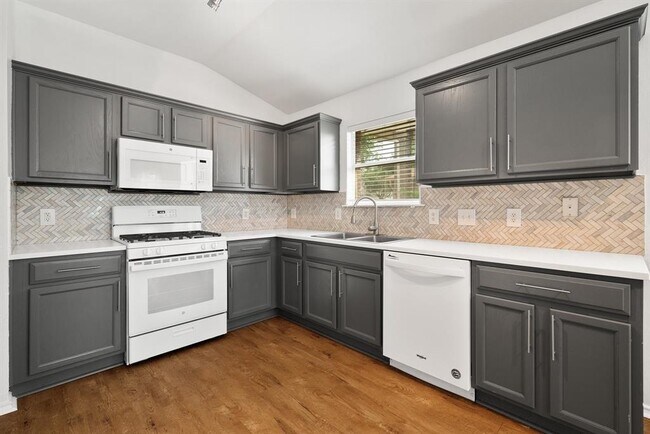 Building Photo - 1416 Fort LLoyd Pl