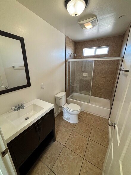 Building Photo - 324 W 77th St